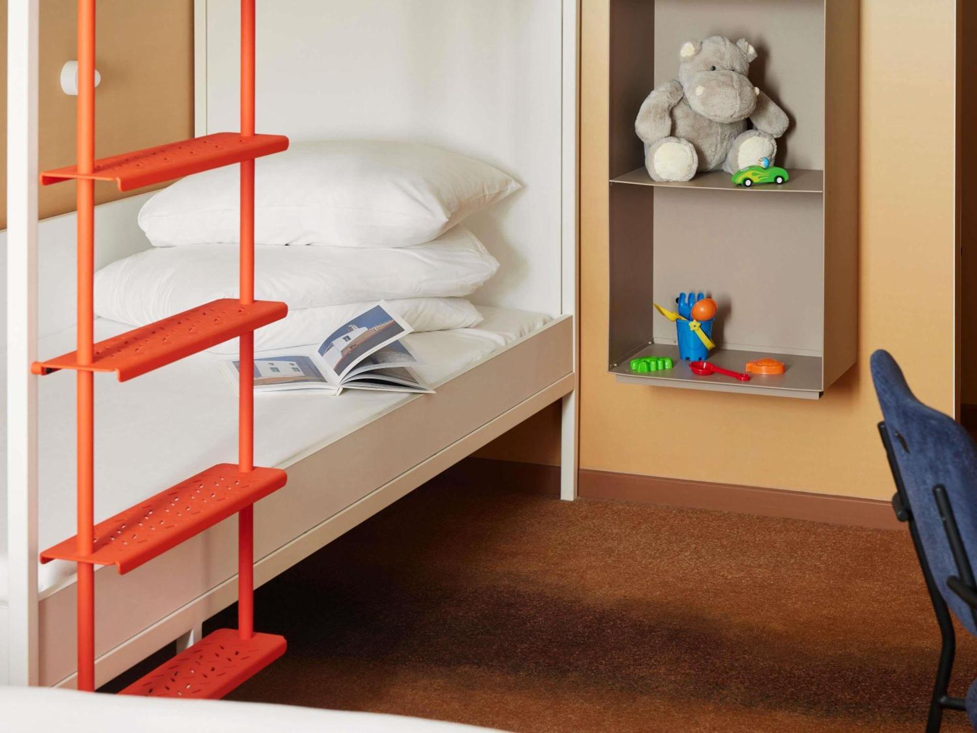 Chambre Familiale Supérieure avec 1 Lit Double et 2 Lits Superposés